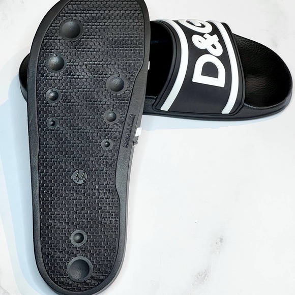 💛SOLD🖤 Dolce & Gabbana Rubber Pool Slides DG logo in Black/White - Picture 8 of 9